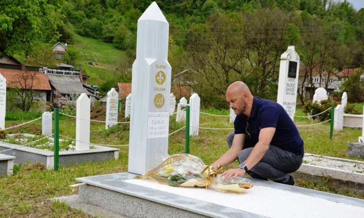 Akcija renoviranja spomenika zlatnih ljiljana