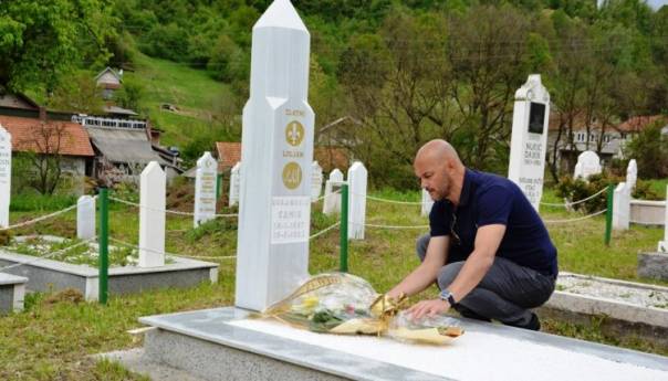 Akcija renoviranja spomenika zlatnih ljiljana