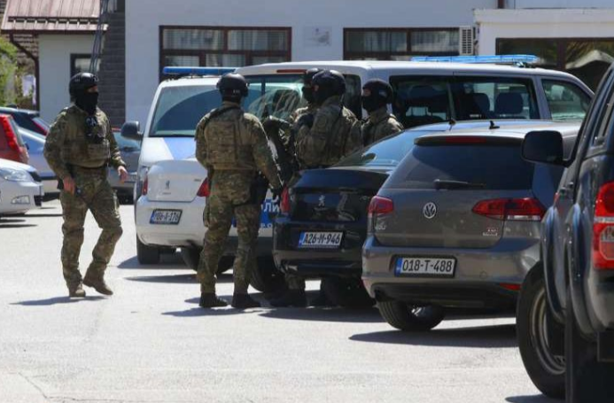 Akcija "Transporter": Uhapšeno šest osoba, zaplijenjeno oružje i luksuzna vozila