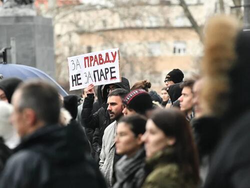 Nova akcija 'Zastani Srbijo': Studenti ispred Palate pravde