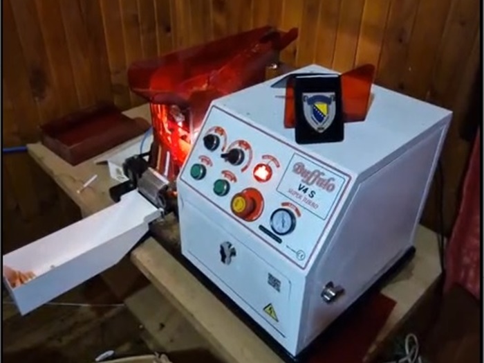 Akcija UIO: Oduzeta mašina, u kući punio 5.500 cigareta po satu