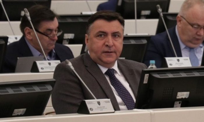 Ako ostane pasivan u nabavci vakcina, Tegeltiju treba smijeniti