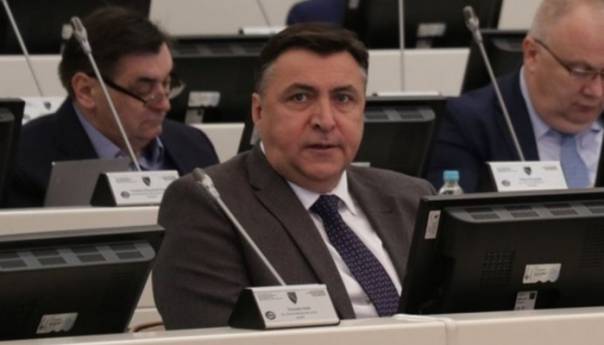 Ako ostane pasivan u nabavci vakcina, Tegeltiju treba smijeniti