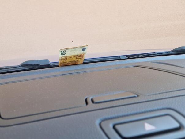Ako vidite 50 eura na brisaču svog auta, odmah vozite dalje: Opasna prevara u pitanju