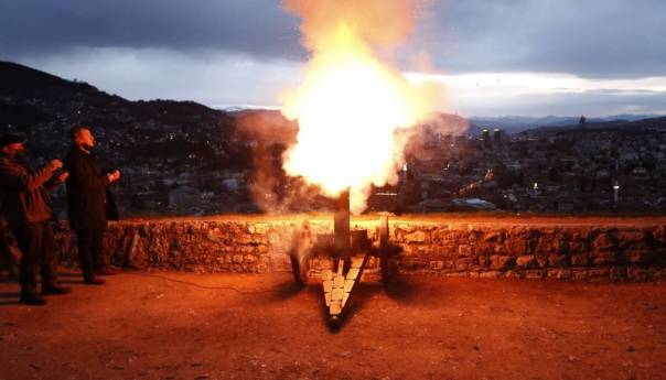 Akšamski ezani i top sa Žute tabije ozvaničili početak ramazana