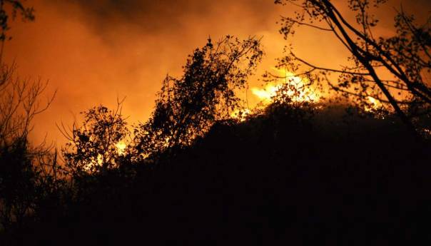 Aktivan požar kod Konjica, najavljeno uništenje avionske bombe u Mostaru