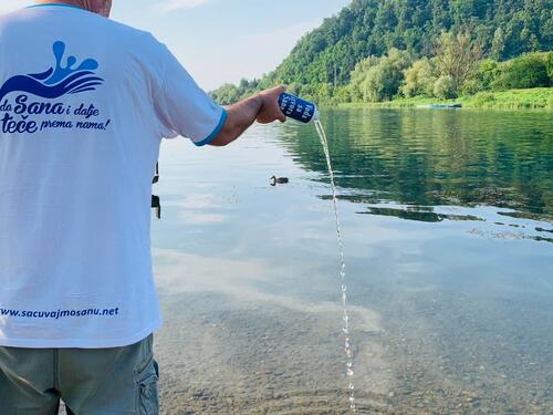 Aktivisti i ove godine prenijeli čistu vodu sa izvora do kraja toka Sane