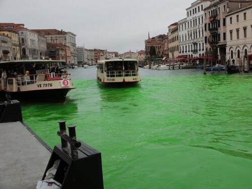 Aktivisti obojili Veliki kanal u Veneciji: Greti Thunberg zabranjen ulazak u grad