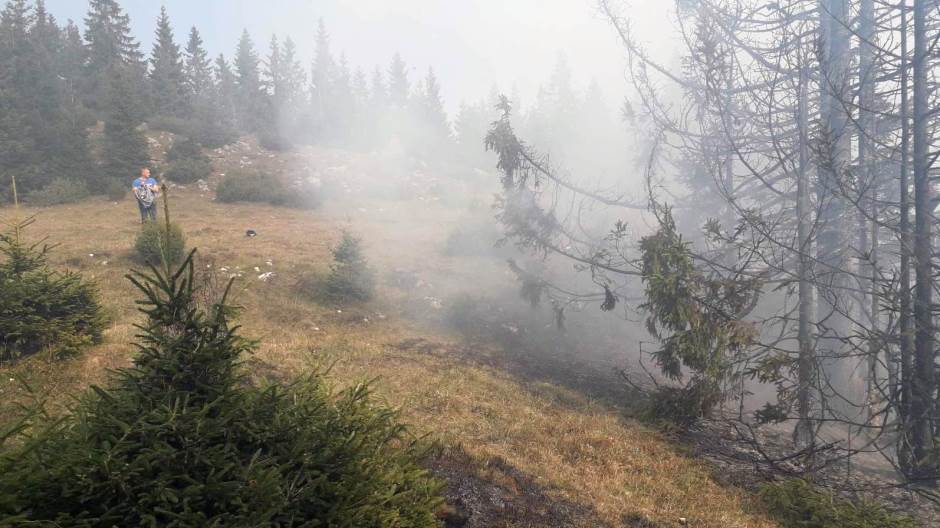 Aktivna dva požara u Bosanskom Grahovu, šire se prema Drvaru i Hrvatskoj