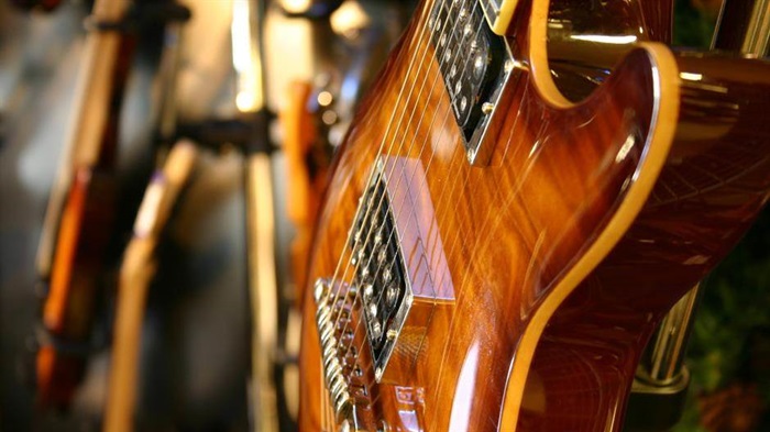 Akustična gitara Kurta Cobaina mogla bi biti prodana za više od milion dolara