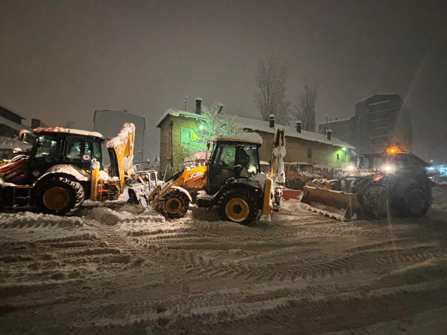 Alarmantno u Sarajevu: "ViK" pomaže "Radu" u čišćenju snijega
