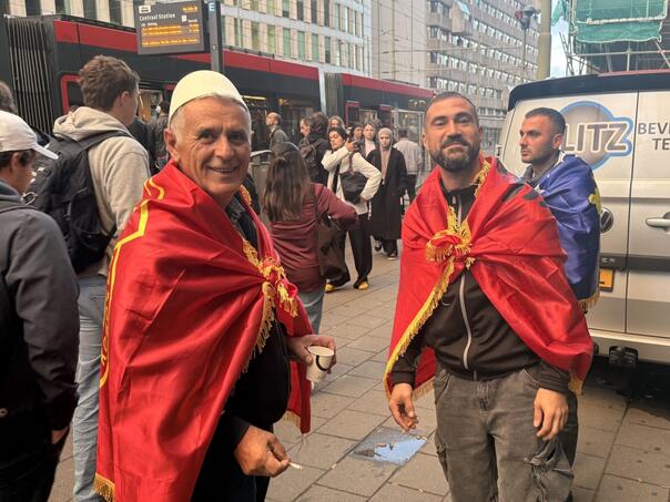 Albanci se okupili ispred Haga da podrže Thacija i ostale, veliki skup u Prištini
