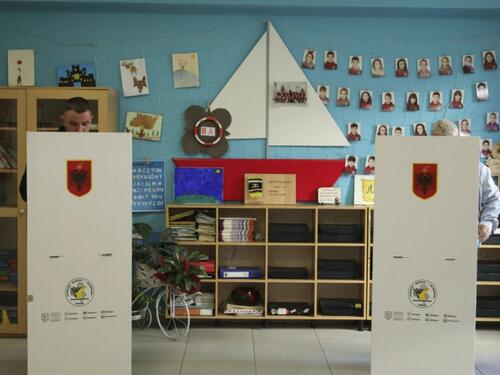Albanija bira parlament: Niska izlaznost do 11 sati