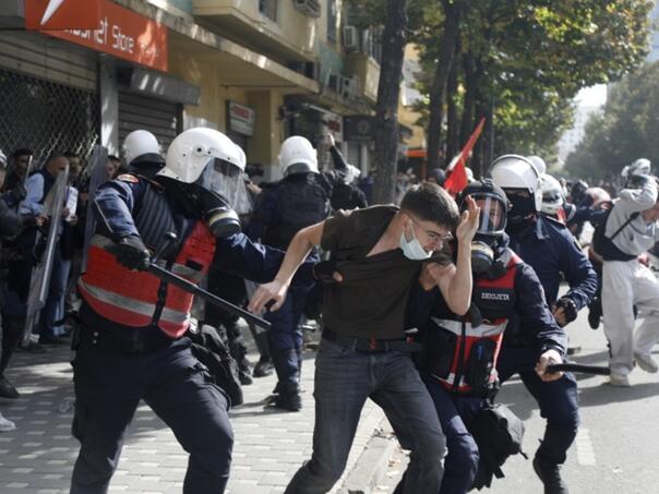 Albanija na nogama, Rama pod pritiskom: Policija brutalna prema demonstrantima