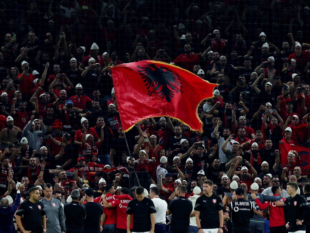 Albanija praktički osigurala plasman na EURO, sa klupe je predvode svjetske legende