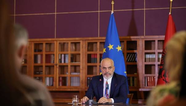 Albanija predala Macronu i Sholzu nacrt dokumenta za ZSO na Kosovu