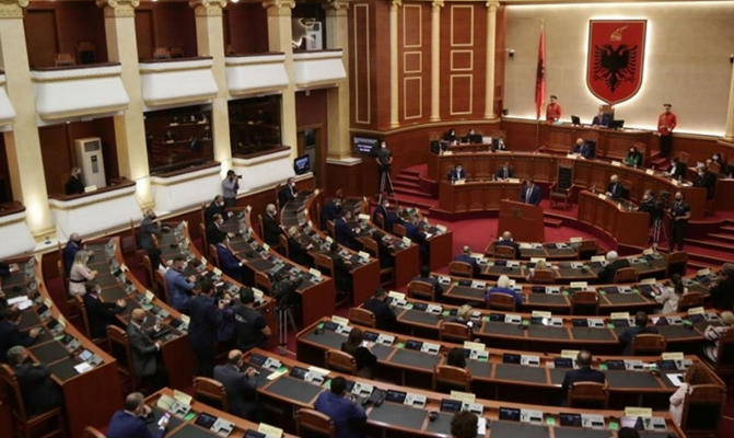 Albanski parlament odbacio rezoluciju o Srebrenici