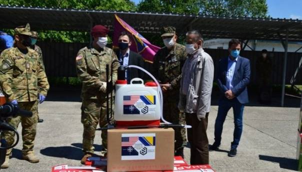 Ambasada SAD-a donirala zaštitnu opremu Oružanim snagama BiH