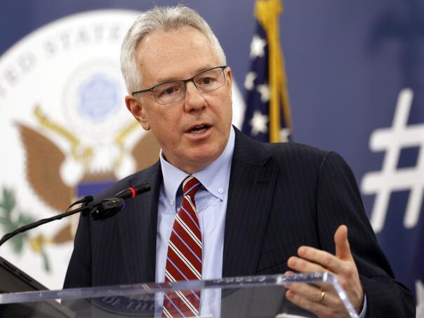 Ambasada SAD: Dodik uskraćuje novac općinama, bavi se bogaćenjem sebe