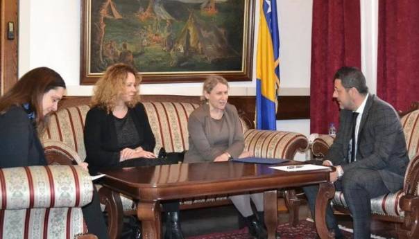 Ambasada SAD: Izvrsna saradnja s ministrom Čamparom