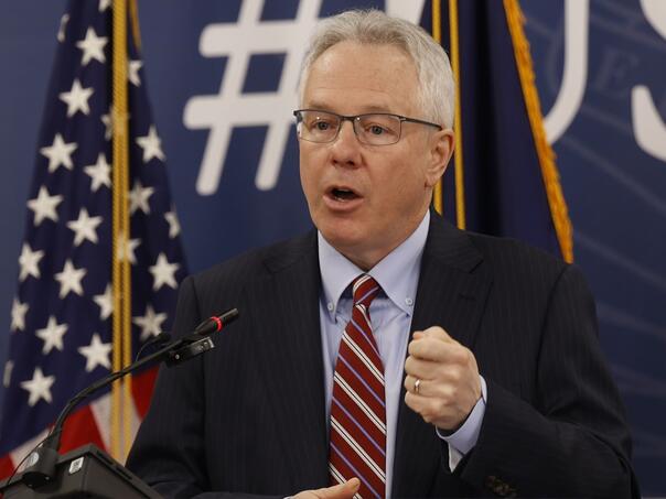 Ambasada SAD: Ko podrži prijedlog HDZ-a da se plate isplaćuju u gotovini, snosiće posljedice