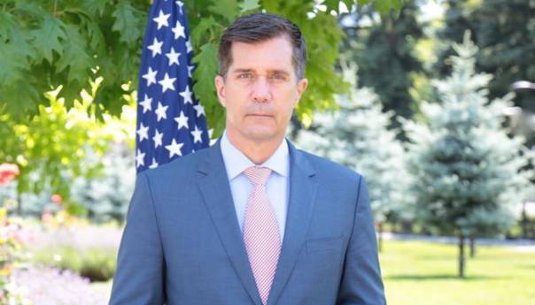 Ambasada SAD: Odaberimo pravdu za žrtve, ljubav, a ne mržnju