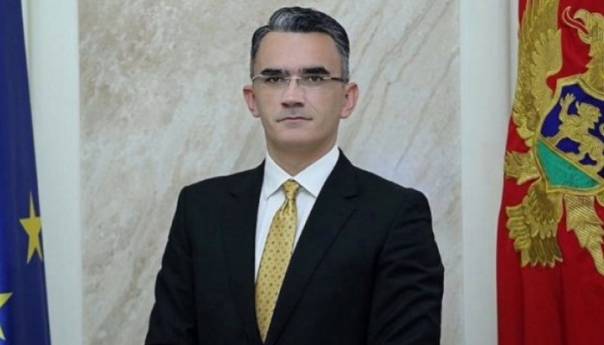 Ambasada SAD traži da Vlada Crne Gore nedvosmisleno osudi genocid u Srebrenici