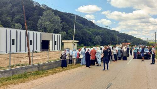 SAD zgrožene odlukom da se porodicama žrtava zabrani pristup Kravici