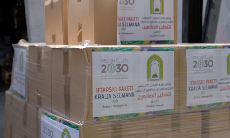 Ambasada Saudijske Arabije donirala 500 iftarskih paketa Udruženju Pomozi.ba