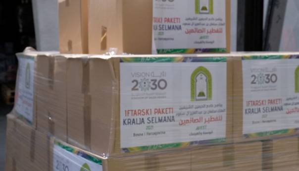 Ambasada Saudijske Arabije donirala 500 iftarskih paketa Udruženju Pomozi.ba