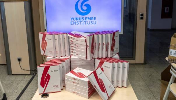 Ambasada Turske osigurala donaciju za učenike u BiH