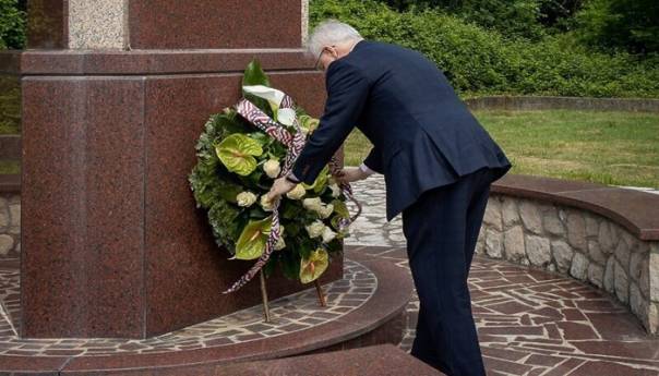 Ambasador Murphy odao počast žrtvama rata u Grabovici