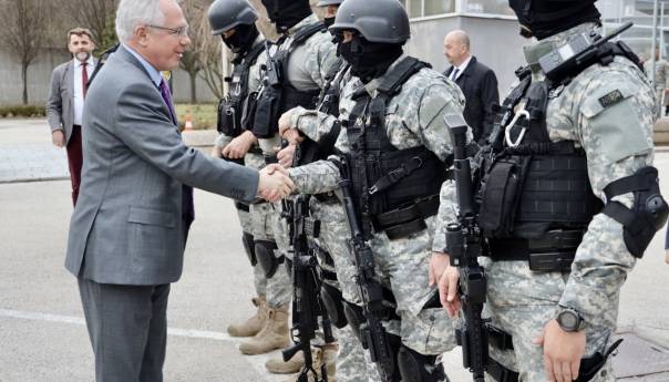 Ambasador Murphy posjetio policiju KS