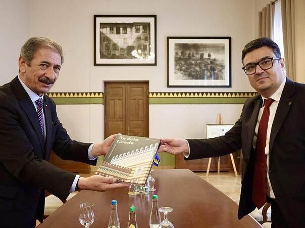 Ambasador Palestine posjetio Vijećnicu, susreo se s Puharićem