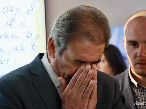 Ambasador Palestine zaplakao u Spomen sobi ubijenoj djeci Sarajeva