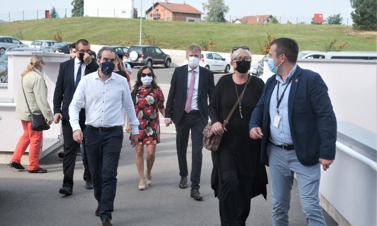 Ambasador Reinertsen donirao Kliničkom centru RS-a medicinsku opremu