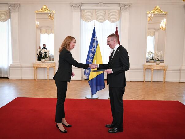 Ambasadorica Anesa Kundurović Miljak predala akreditive predsjedniku Latvije