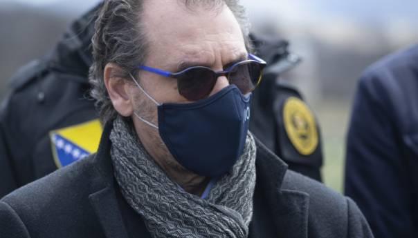 Ambrosi upoznat s poboljšanjem smještajnih uvjeta za migranate u USK