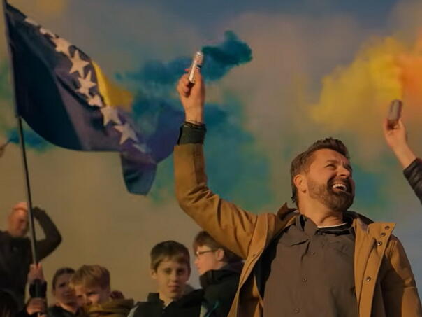 Amel Ćurić novom pjesmom podigao atmosferu pred Mundijal