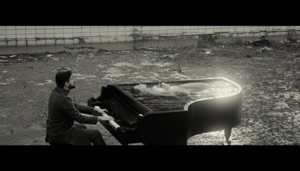 Amel Ćurić predstavio spot i pjesmu 'Moje zauvijek'