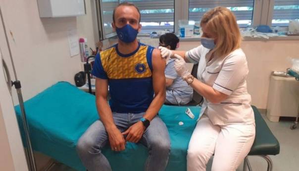 Amel Tuka vakcinisan u Mostaru