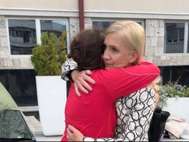 Amela Bećirspahić Midžić iz Bihaća prekinula štrajk glađu, dobila pravo na brigu o djetetu