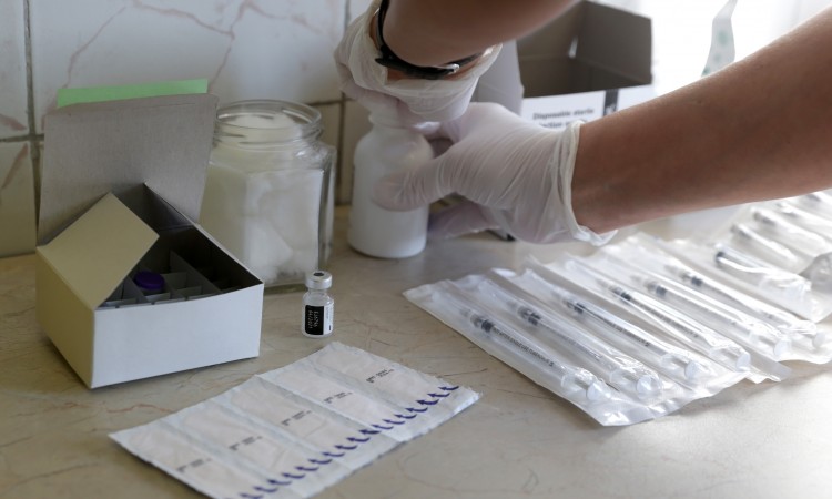 Američka Agencija za hranu i lijekove odobrila treću dozu vakcine za sve odrasle