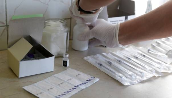 Američka Agencija za hranu i lijekove odobrila treću dozu vakcine za sve odrasle