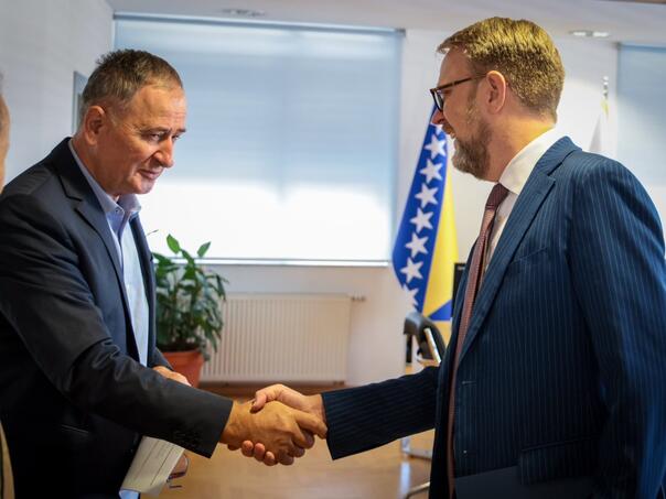 Američka ambasada: Podržavamo formiranje specijaliziranih odjeljenja tužilaštva i suda FBiH