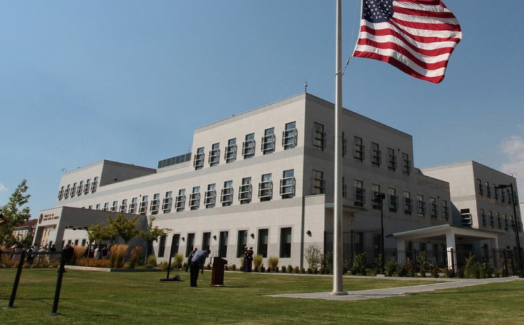 Američka ambasada u BiH upozorava putnike u SAD na aktuelne epidemiološke mjere
