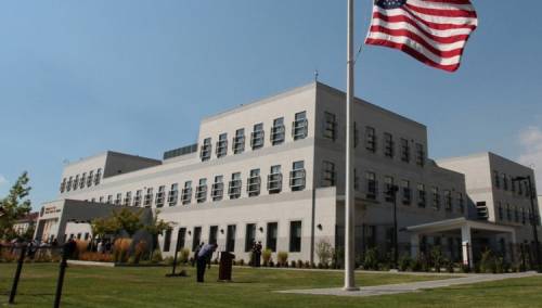 Američka ambasada u BiH upozorava putnike u SAD na aktuelne epidemiološke mjere