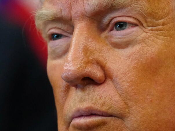 Američka kovnica počela proizvodnju novčića od jednog dolara s Trumpovim likom