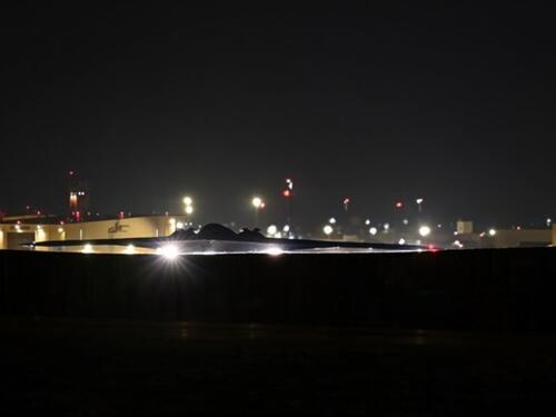 Američka vojska podigla "nevidljive" B-2 bombardere