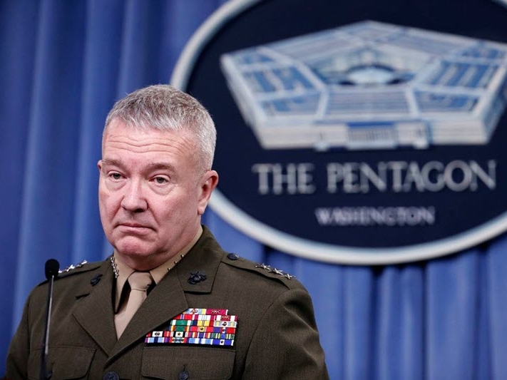 Američka vojska upozorila Iran da sigurno provodi manevre u Hormuškom moreuzu